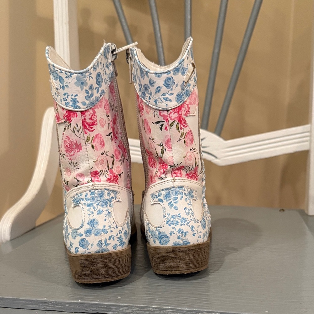 SweetHoney Floral Kids Boots - White and Pink - Picture 2 of 5